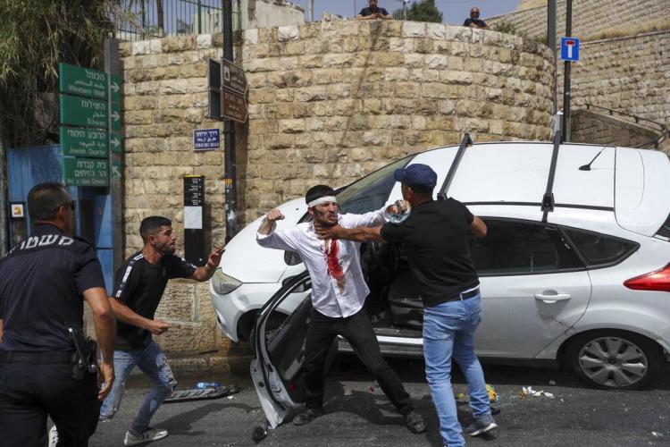 مئات الإصابات  في القدس في مواجهات 28 رمضان