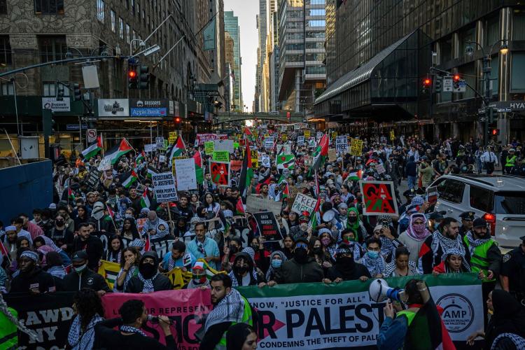 حماس: نشيد بالجماهير التي تظاهرت في مدن أمريكية وعواصم غربية تضامناً مع غزّة
