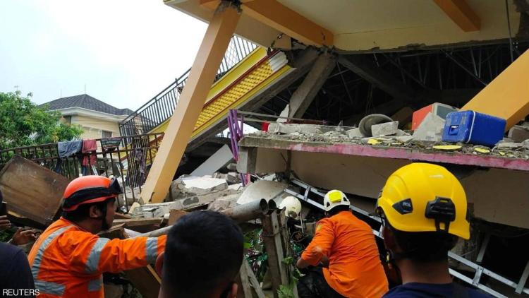 7 قتلى ومئات المصابين في زلزال قوي بجزيرة سولاوسى بإندونيسيا